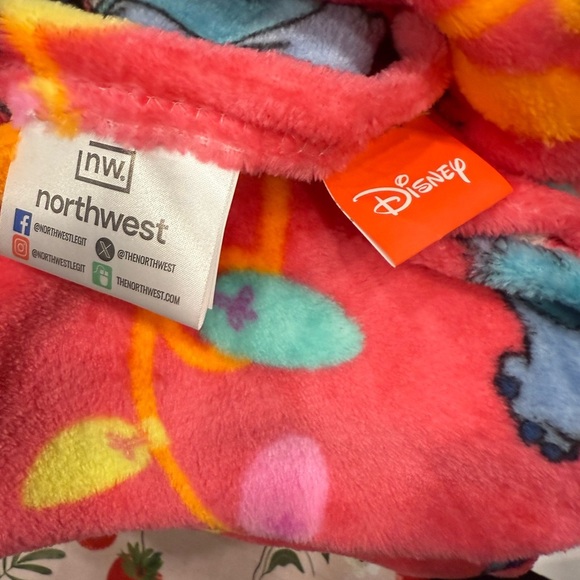 Disney Lilo & Stitch Lights Silk Touch Throw 50 - 70 NWT - Picture 4 of 5